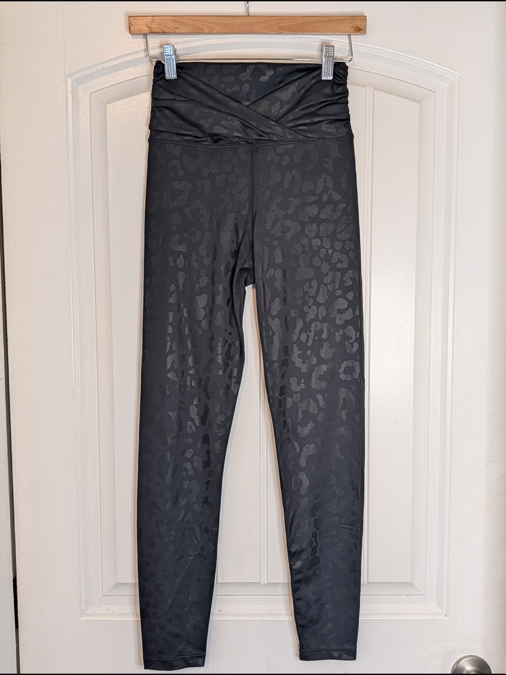 Beach Riot Sport Black Leopard Print Twist V Front Athletic Leggings